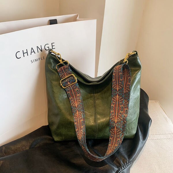 Retro Shoulder Messenger Bag Large Capacity Commuter Women's Bucket Bag - Image 7